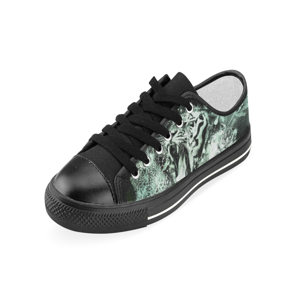 Amazing tigers Women's Classic Canvas Shoes (Model 018)
