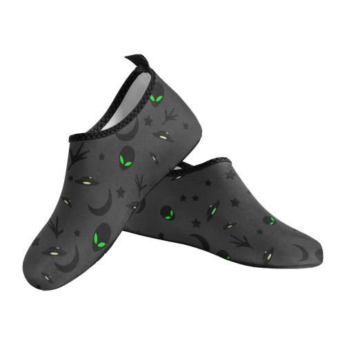Alien Flying Saucers Stars Pattern on Charcoal Men's Slip-On Water Shoes (Model 056)
