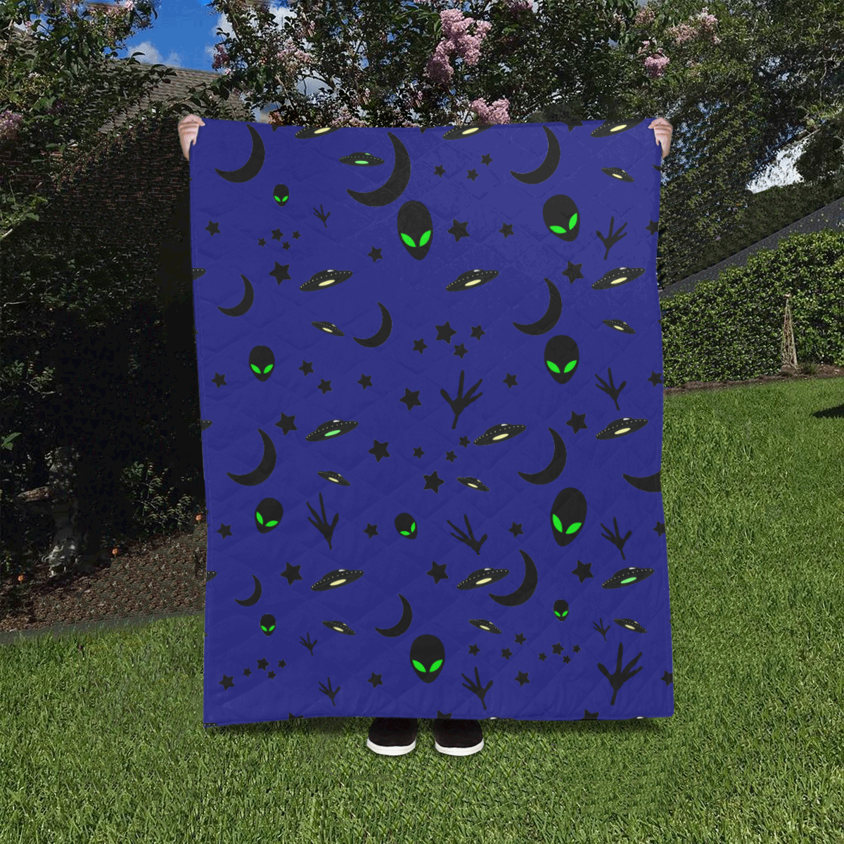 Alien Flying Saucers Stars Pattern Quilt 40"x50"