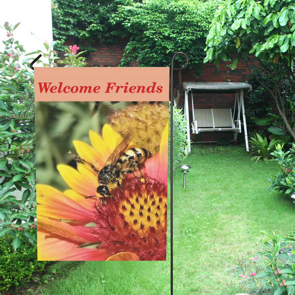 Bee On A Gaillardia Garden Flag 12‘’x18‘’（Without Flagpole）